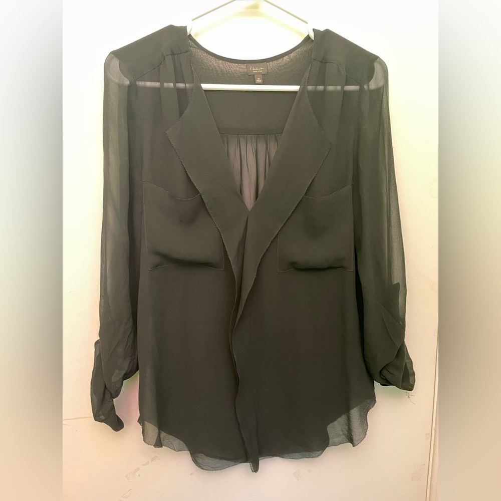 Aritzia Babaton blouse